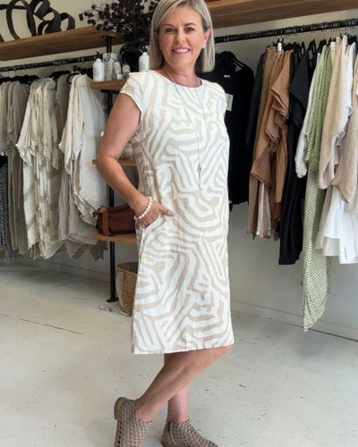 Solina™ – Kleid mit Rundhalsausschnitt und wunderschönem, bauchbedeckendem Print