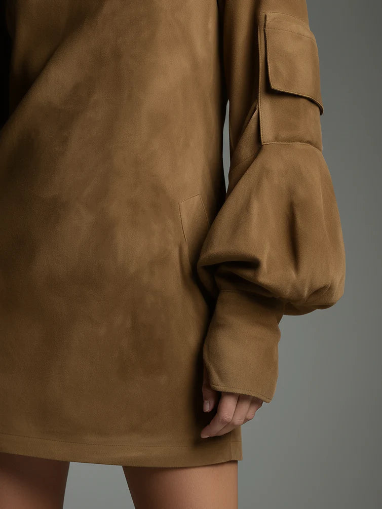 Beli | Lockeres Wildleder-Minivestido mit hohem Kragen